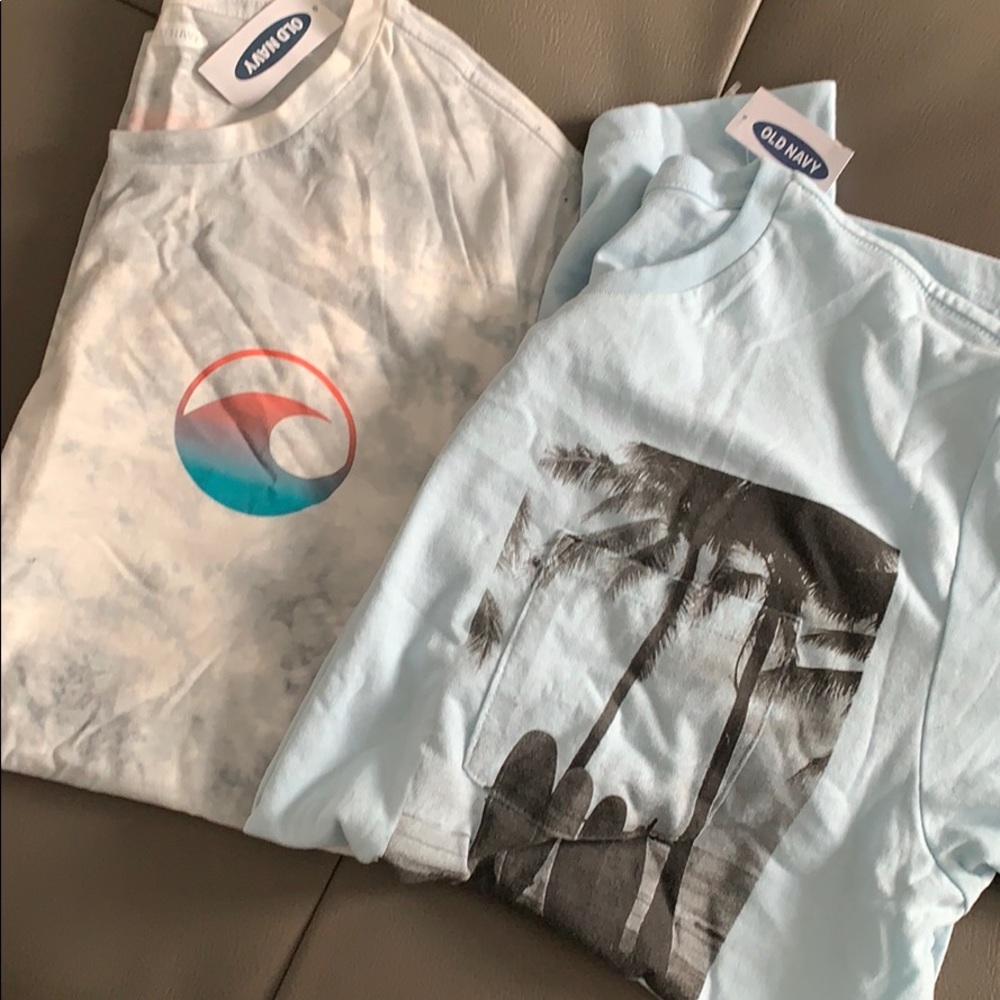 👕2 Men’s old navy T-shirts NWT🎉size Large